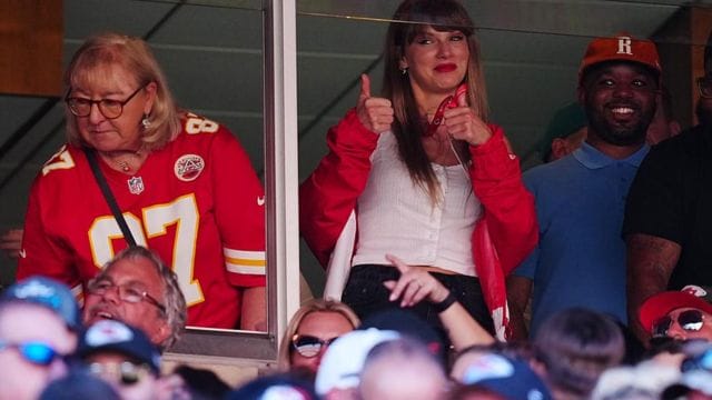 Taylor Swift Adds Spark to Chiefs Game, Fuels Kelce Dating Rumors
